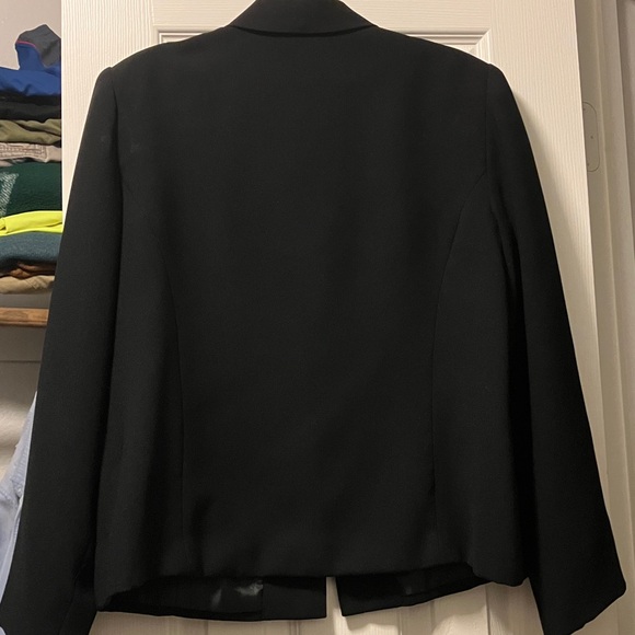 Women's Elegant Black Blazer - Picture 6 of 6